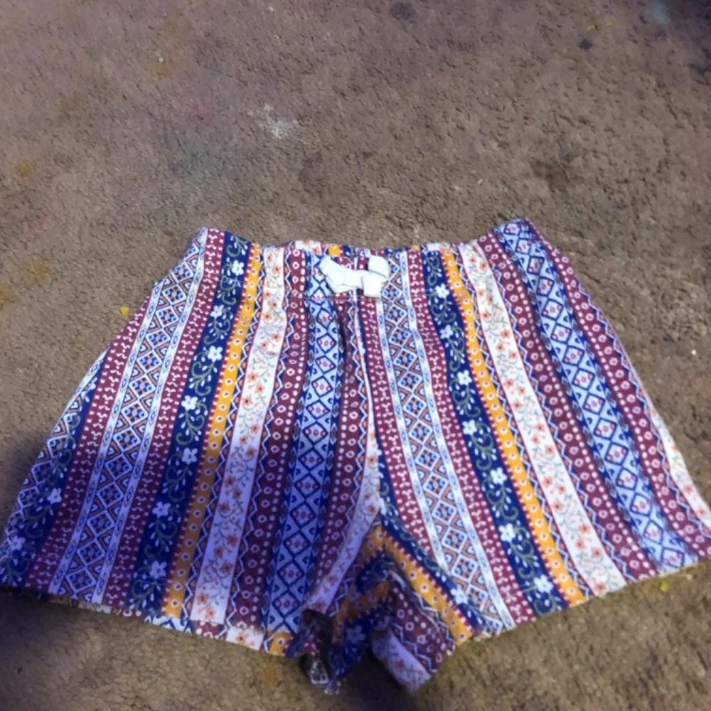 Flower shorts - Picture 3 of 3